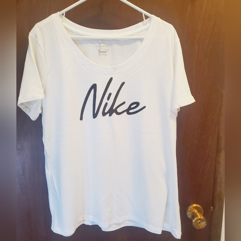 Women's nike tshirt
